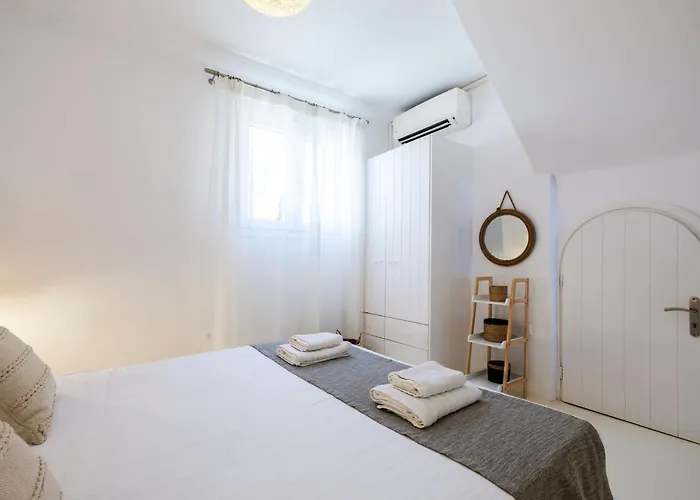 Sea Rock & Sky Private Mykonos מלון דירות Merchia Beach