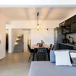 Sea Rock & Sky Private Mykonos Aparthotel 4*